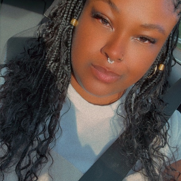 Meet your Posher, Shevon - Picture 2 of 5